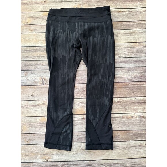 Lululemon Size 4 Women's Leggings - Black Cropped pattern texture pocket - Picture 1 of 9